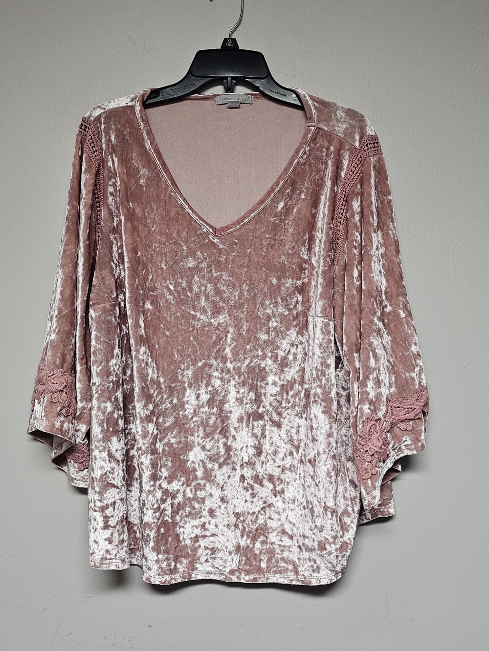 Crushed Velvet V-Neck Women’s Blouse Dusty Rose Pink Size 1x Pastel Bell Sleeves